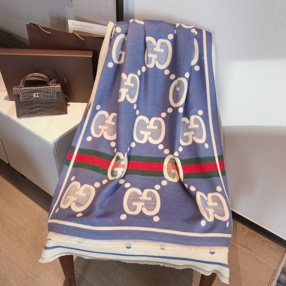 ✨️💎Authentic 💎Gucci scarf - Picture 3 of 6